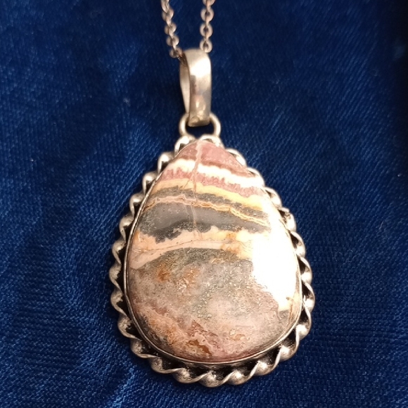 Handmade Jewelry - Elegant Multicolor Stone Pendant Necklace